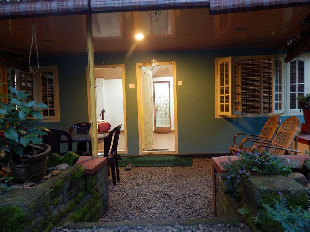 Green Garden Cottage Thekkady Bagian luar foto