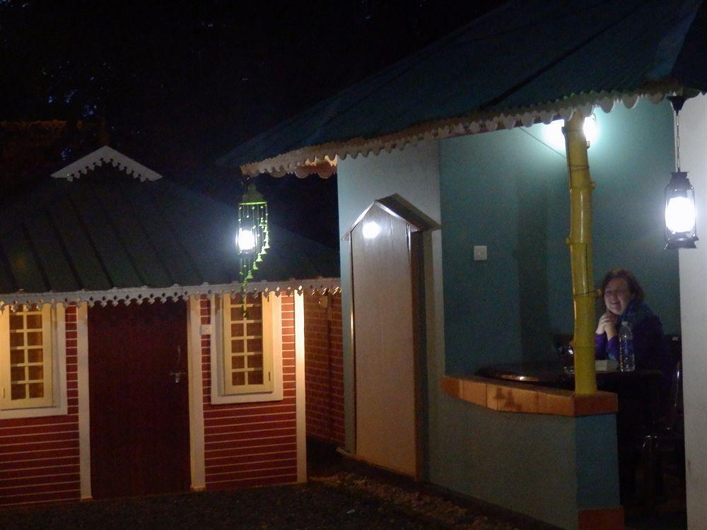 Green Garden Cottage Thekkady Bagian luar foto
