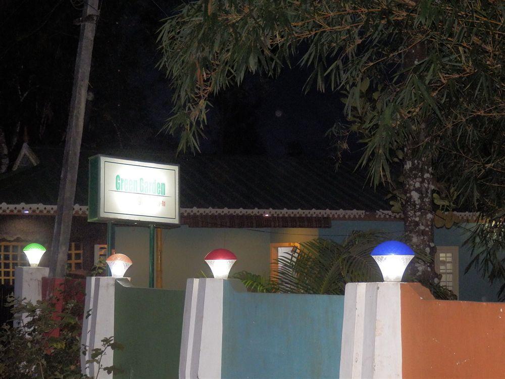 Green Garden Cottage Thekkady Bagian luar foto