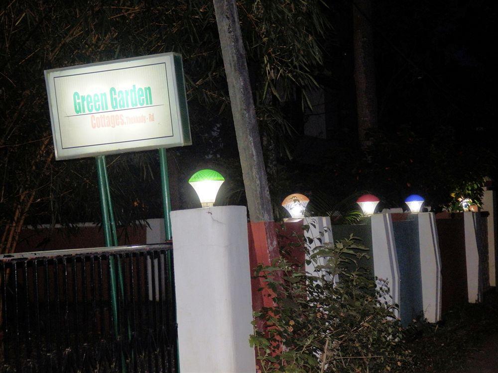Green Garden Cottage Thekkady Bagian luar foto
