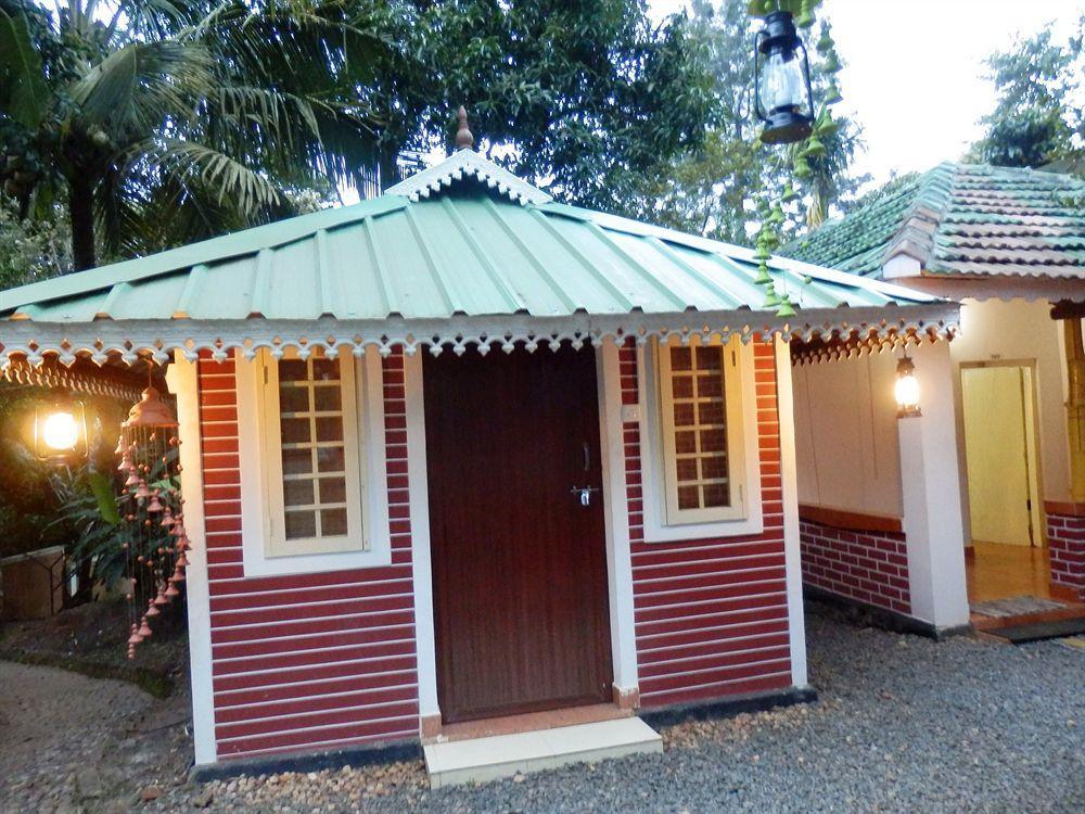 Green Garden Cottage Thekkady Bagian luar foto
