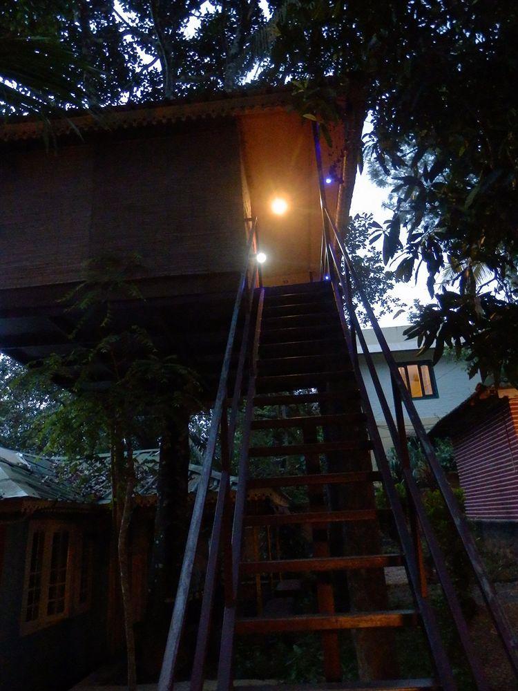 Green Garden Cottage Thekkady Bagian luar foto