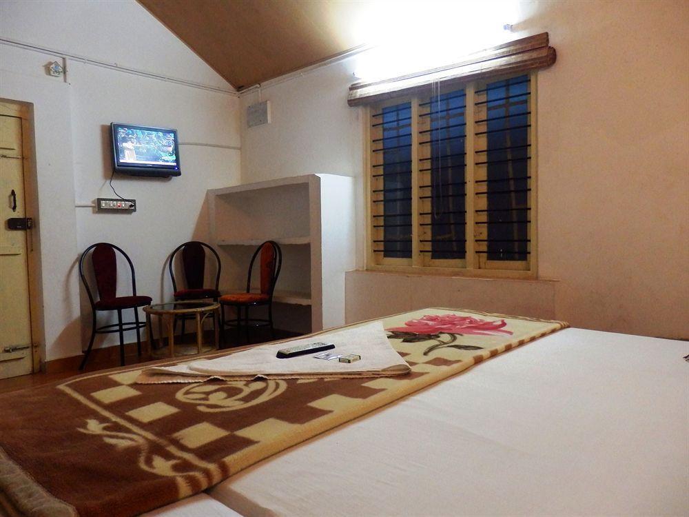 Green Garden Cottage Thekkady Bagian luar foto