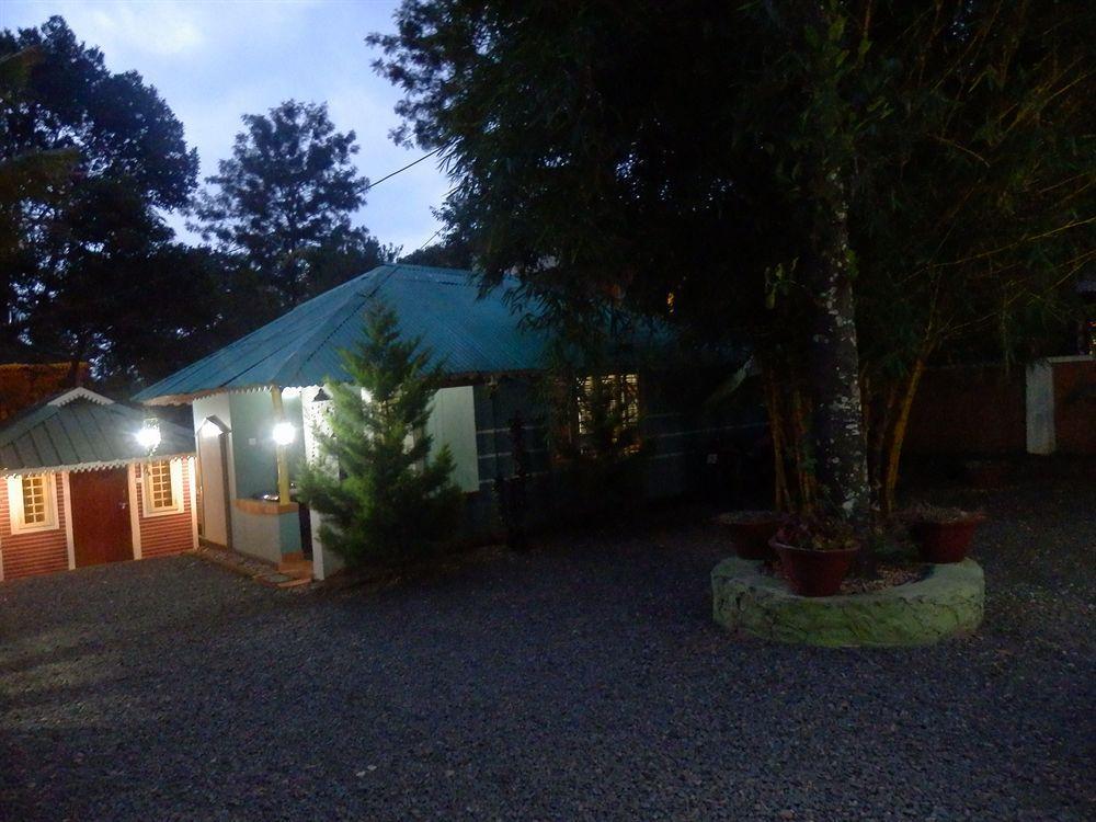 Green Garden Cottage Thekkady Bagian luar foto