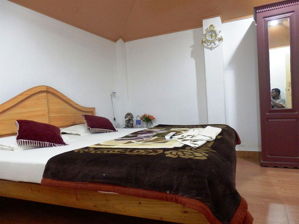 Green Garden Cottage Thekkady Bagian luar foto