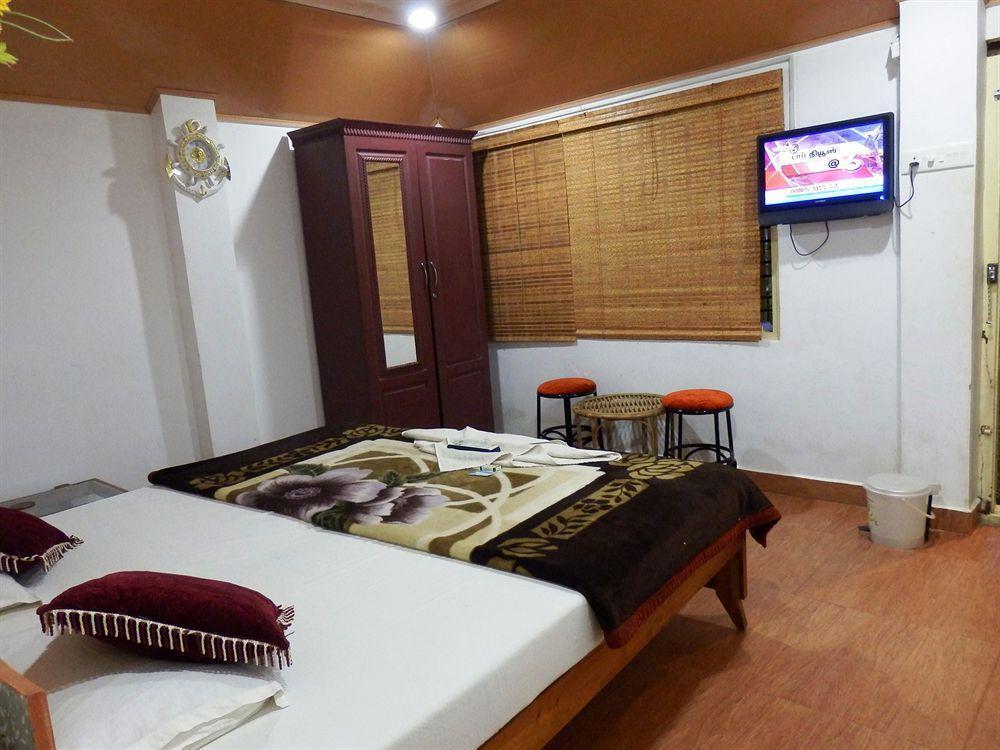 Green Garden Cottage Thekkady Bagian luar foto