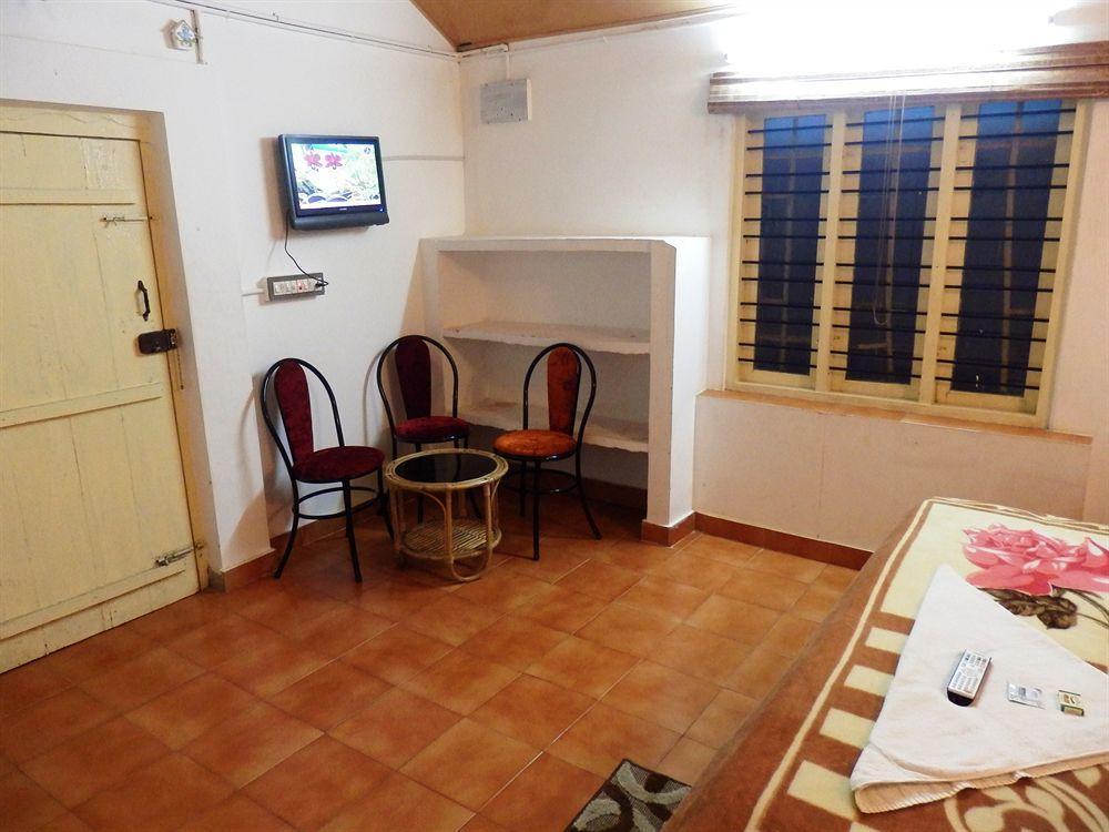 Green Garden Cottage Thekkady Bagian luar foto