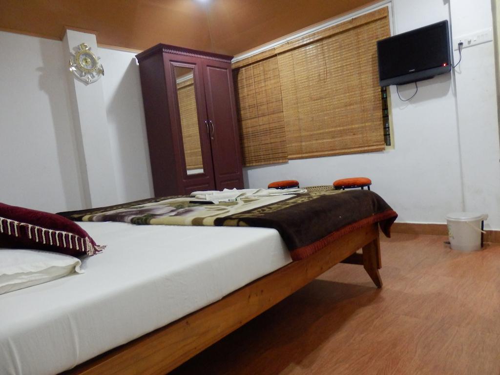 Green Garden Cottage Thekkady Bagian luar foto