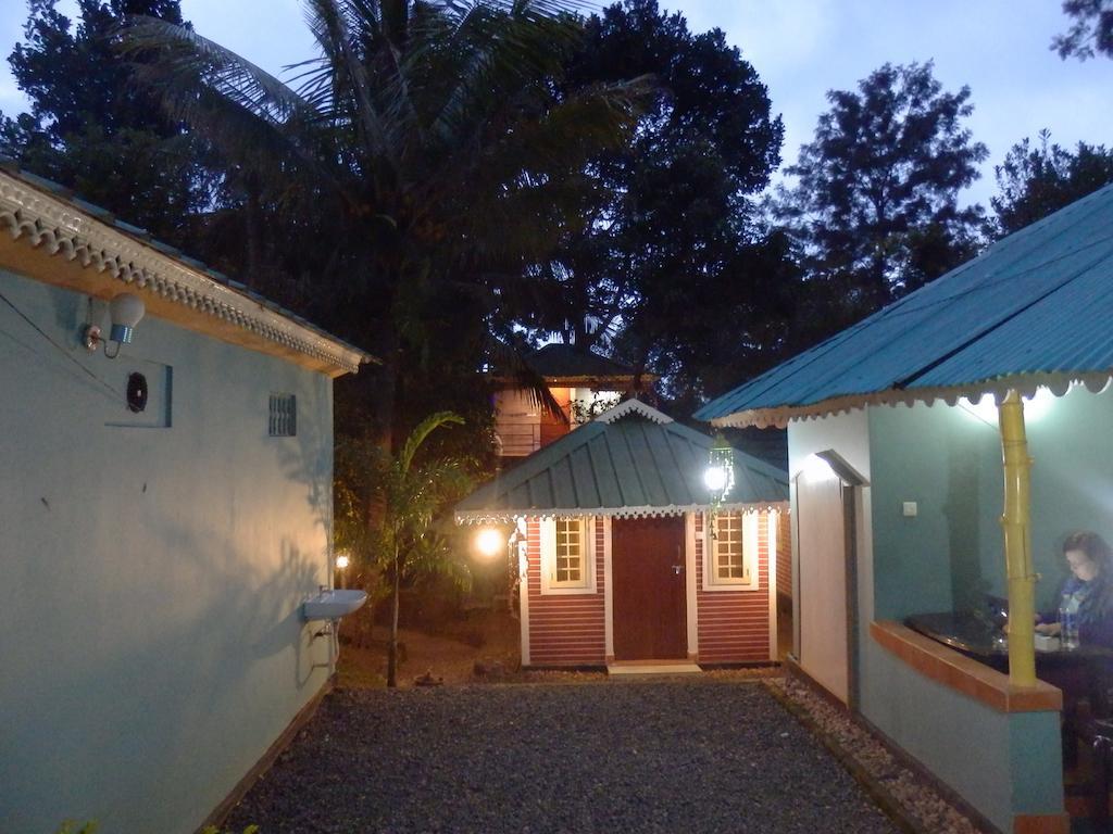 Green Garden Cottage Thekkady Bagian luar foto